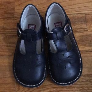 L’amour girls shoes in Navy. Size 11. EUC